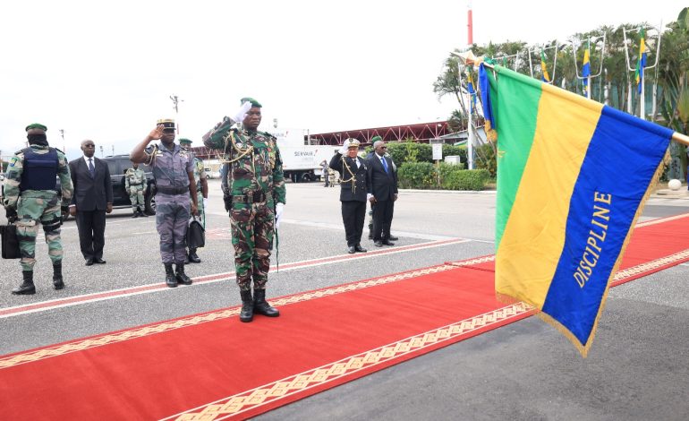 Le président de transition rencontre la diaspora gabonaise au Tchad.