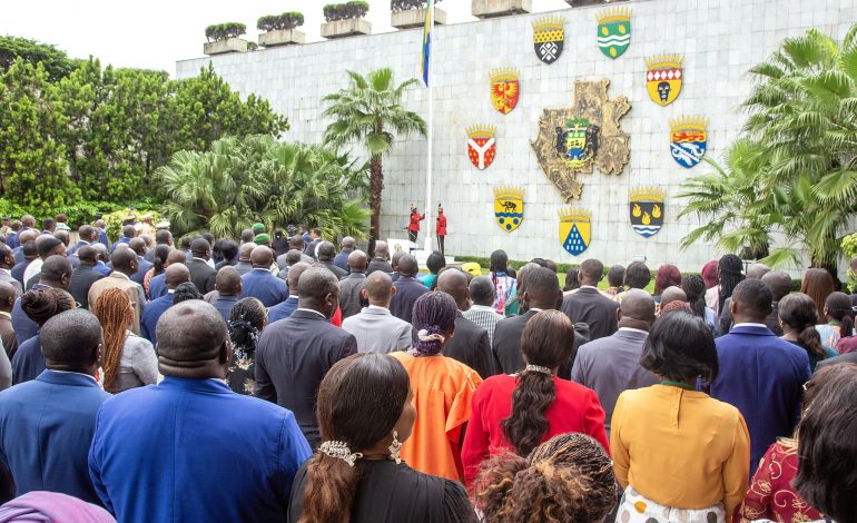Gabon : Levée du drapeau et chant de l’hymne national obligatoires dans toute l’administration publique.