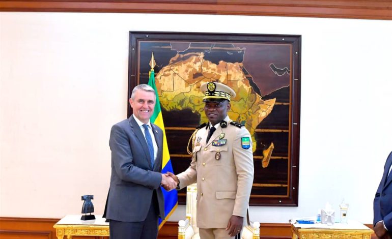 SE le Général Brice Clotaire Oligui Nguema échange avec le Directeur Afrique Total Énergies