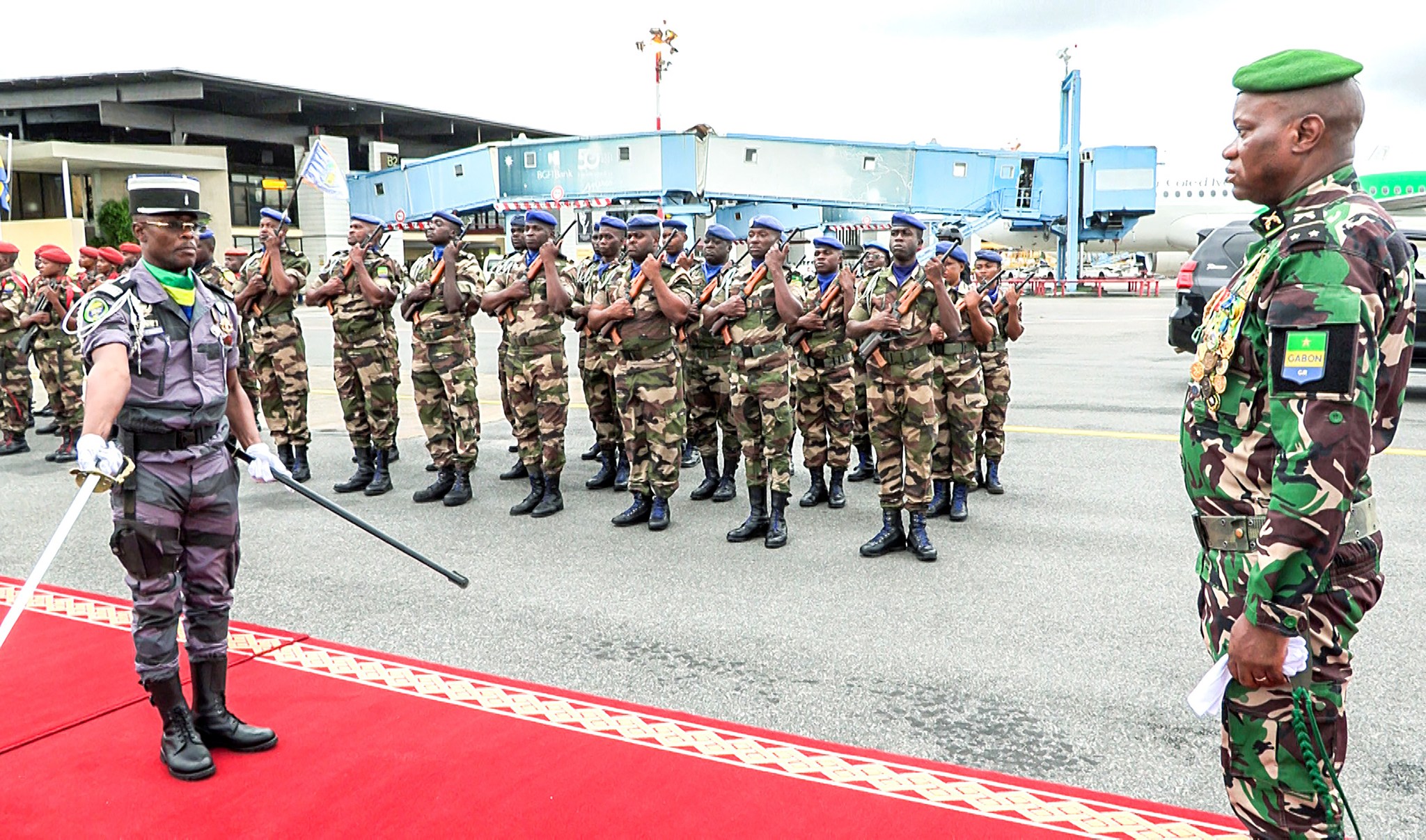 GABON : le service militaire obligatoire par le président de la transition Brice Clotaire OLIGUI. 