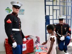 Fête De Noël: LES MARINES À L’ORPHELINAT MAISON DE L’ESPOIR