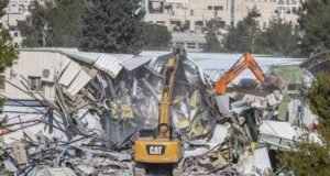 International : Le siège des Nations Unies demoli et incendié