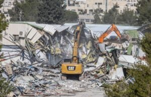 International : Le siège des Nations Unies demoli et incendié