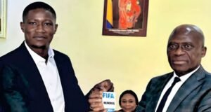 Football : quatorze arbitres reçoivent leur badge FIFA