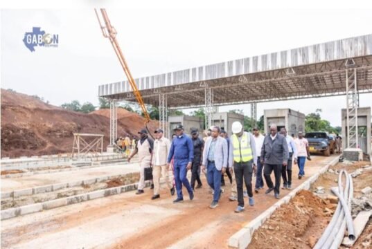 Route Libreville–Ntoum : sur le terrain, le président exige des résultats concrets