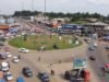 PK12 : un chantier routier, un marché à reconstruire et des commerçants sous tension