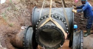 Eau potable à Libreville : l’État débloque près de 2 milliards FCFA pour accélérer les travaux d’urgence