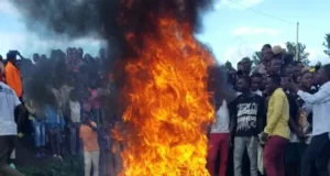 Drame après une agression sexuelle sur une fillette : un homme brûlé vivant par la foule