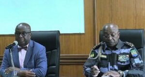 Libreville : Adrien Nguema Mba hausse le ton contre le racket au sein de la police