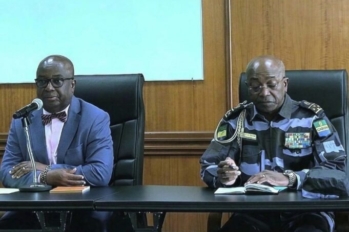 Libreville : Adrien Nguema Mba hausse le ton contre le racket au sein de la police