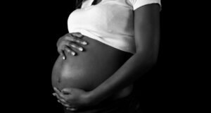 Grossesse : pourquoi les moustiques piquent davantage les femmes enceintes