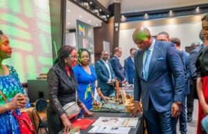 Diaspora gabonaise : à Paris, Brice Clotaire Oligui Nguema appelle les Gabonais de l’étranger à prendre part à la construction de la 5e République