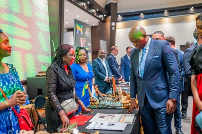 Diaspora gabonaise : à Paris, Brice Clotaire Oligui Nguema appelle les Gabonais de l’étranger à prendre part à la construction de la 5e République