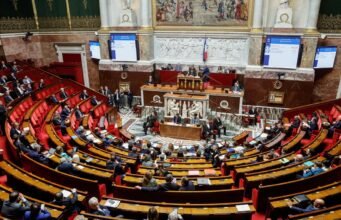 France : le Parlement adopte définitivement l’interdiction des réseaux sociaux pour les moins de 15 ans