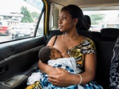 Gabon : nourrir son bébé en public, un geste naturel encore difficile à assumer