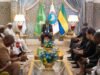 Journée nationale du Drapeau : le Chef de l’État échange avec les notables du Grand Libreville