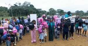 Ogooué Ivindo : la Fondation Ma Bannière va jusqu’aux villages les plus reculés pour préparer la rentrée scolaire