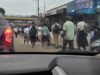 Libreville : les commerçants occupent les trottoirs, les piétons contraints de marcher sur la chaussée… jusqu’où ira le problème ?