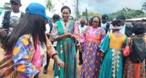 Woleu Ntem : Zita Oligui Nguema place les femmes porteuses de projets au cœur de sa tournée et annonce un financement pour leurs microprojets