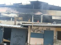 Marché d’Ambowé : des commerçants dévastés après une nuit ravagée par les flammes