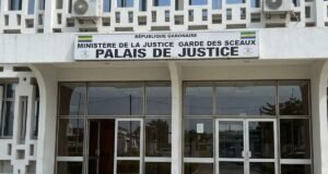 Mouila : elle profite du sommeil de son compagnon pour lui voler 80 000 FCFA et ses documents, la justice la condamne à 12 mois de prison