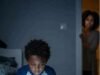 Santé de l’enfant : trop d’écrans peuvent retarder le langage et perturber le comportement, voici comment protéger son développement