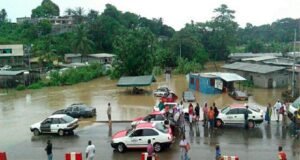 Libreville paralysée par la pénurie d’essence : taxis absents, écoles et activités perturbées, la pluie aggrave la galère, le rétablissement de l’approvisionnement devient urgent