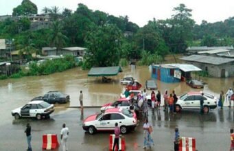 Libreville paralysée par la pénurie d’essence : taxis absents, écoles et activités perturbées, la pluie aggrave la galère, le rétablissement de l’approvisionnement devient urgent