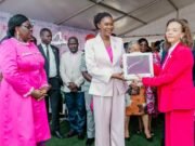 Octobre Rose 2026 : la Première Dame Zita Oligui Nguema renforce les capacités de la Fondation Jeanne Ebori avec une importante dotation en équipements médicaux