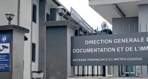 Lambaréné : de faux agents de la DGDI piègent les familles avec de fausses promesses de libération et leur réclament de l’argent par transfert mobile