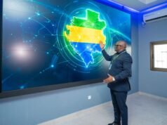 Gabon : le ministre des Transports, Ulrich Manfoumbi Manfoumbi, lance un nouveau système de contrôle à l’aéroport Léon Mba pour mieux détecter le trafic de drogue et les menaces terroristes