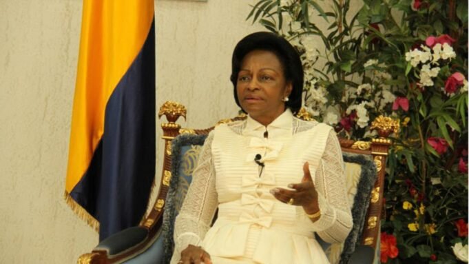 Gabon : plus de 300 participants, des débats interminables et des compromis décisifs, Mborantsuo raconte les coulisses de la Constitution de 1990