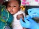 Gabon : pour protéger les enfants privés de vaccins, l’OMS et le PEV partent à la rencontre des familles afin de rattraper les retards de vaccination et prévenir les maladies évitables