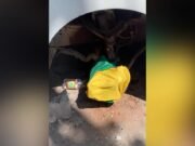 Gabon : arrêté pour avoir utilisé le drapeau national lors d’une réparation, le mécanicien se défend : « Je ne savais pas que c’était interdit »