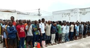 Gabon : couteaux, machettes et drogues découverts lors d’une fouille à la prison centrale de Libreville