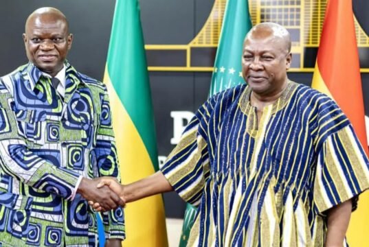 De Libreville à Accra : l’ambition d’Oligui Nguema inspire le Ghana, qui veut mettre fin aux exportations de minerais bruts d’ici 2030