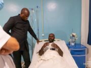 Naufrage du Prospector 5 : Oligui Nguema à Port Gentil auprès des rescapés et des familles des cinq disparus