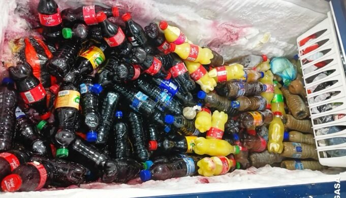 Gabon : l’AGASA retire du marché des boissons artisanales clandestines à Port-Gentil après un signalement